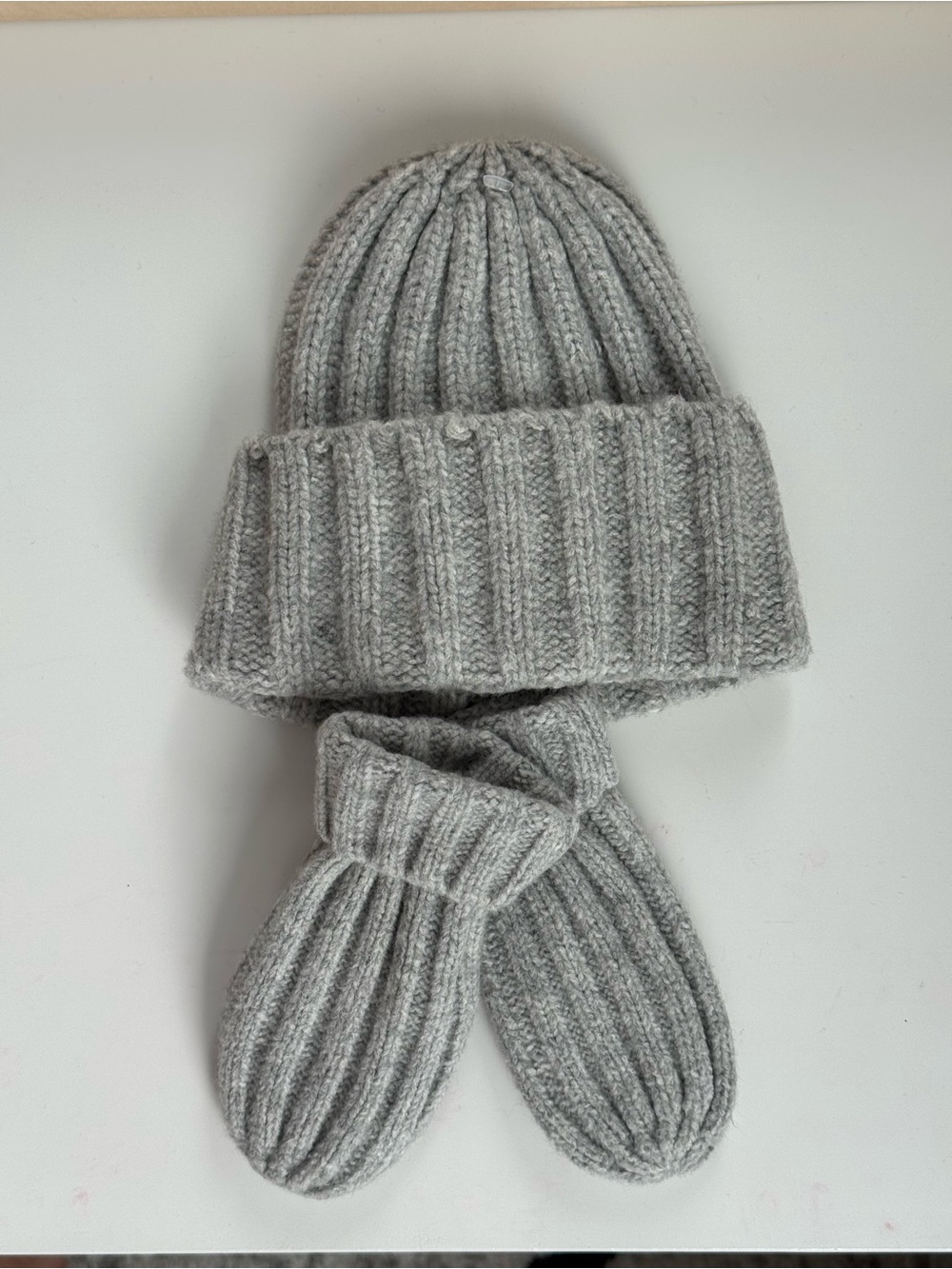 GAP Gray Ribbed Knit Beanie and Mittens Set